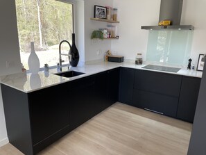 Geladeira, fogão, cooktop, lava-louças