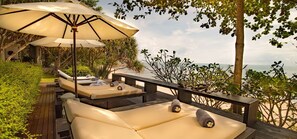 Terrace/patio - Sangsuri Beach Villa 3: Luxury Villa directly on
a secluded Beach (Surat Thani)