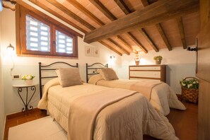 3 bedrooms, iron/ironing board, free WiFi, bed sheets - Gorgeous Lodging with porch,A/C,quiet,pool with jacuzzi corner,children friendly (Toscana)