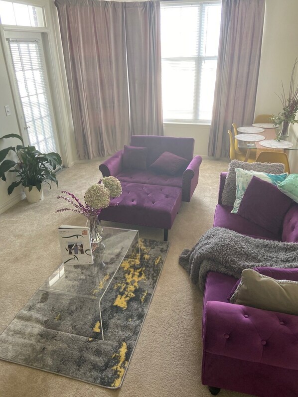 Een smart-tv, een kantoor en een printer