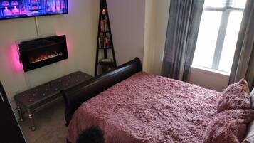 4 bedrooms, desk, iron/ironing board, free WiFi