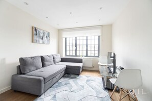 TV - Cool Kings Cross Apartment (OM5) (Greater London)