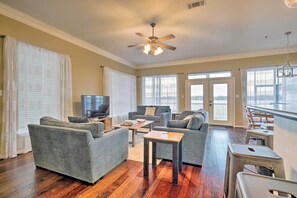 TV, video games - Waterfront Lake Conroe Getaway w/ Multiple Decks! (Montgomery)
