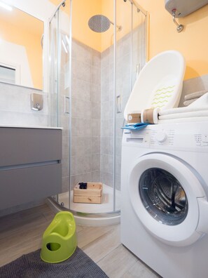 Bathroom - Family Experience II Apartment (Pietra Ligure)