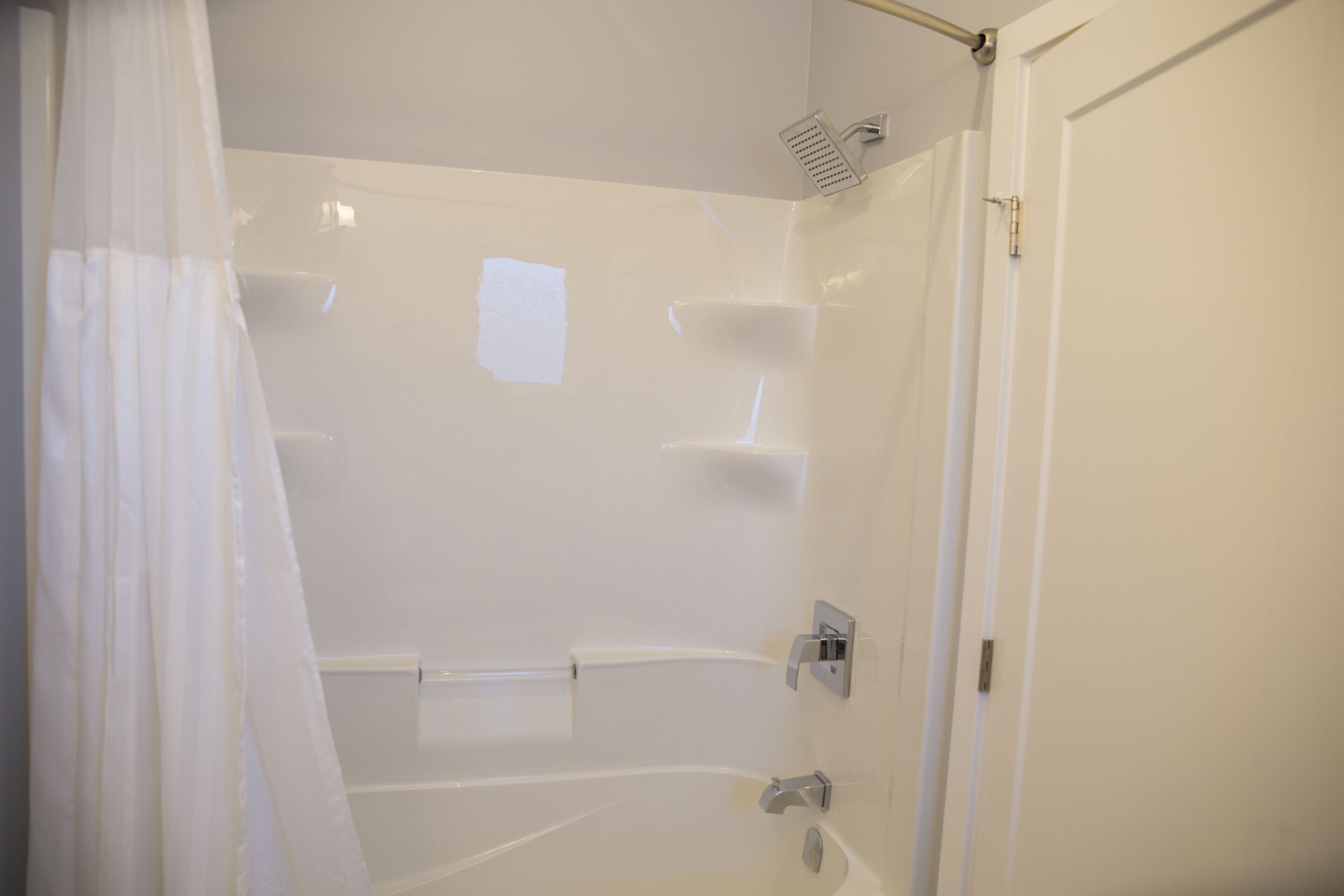 Sèche-cheveux, serviettes fournies