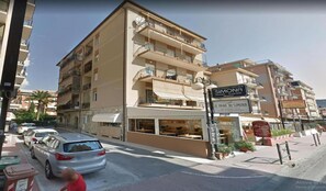 Exterior - Apartaments Babyaccommodation Family Experience I (Pietra ligure)