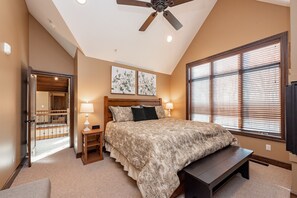 8 多间卧室、免费 WiFi、床单