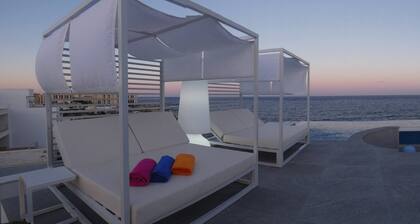 Luxurious 8 Bedroom Villa with indoor pool & sauna