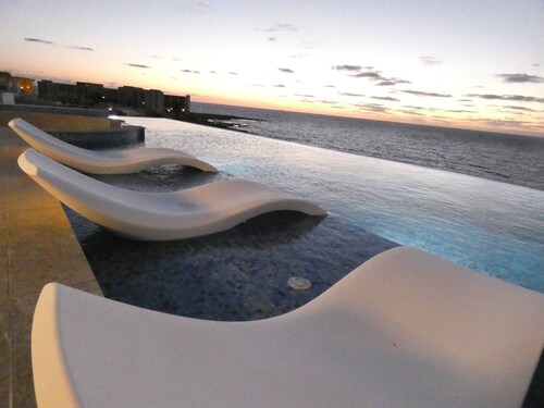 Luxurious 8 Bedroom Villa with indoor pool & sauna