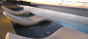 Luxurious 8 Bedroom Villa with indoor pool & sauna