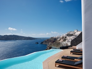 Beach/ocean view - Olvos Luxury Suites (Santorini)