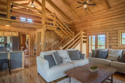 Remote Mountain Cabin with Incredible Views