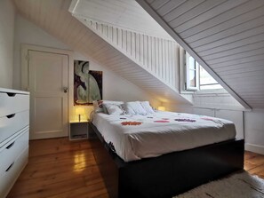 2 bedrooms, iron/ironing board, travel crib, free WiFi