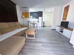 TV - A796 - Complete apartment with air conditioning, garage and swimming pool in front of the beach (Cala de Finestrat)