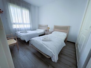 2 bedrooms, iron/ironing board, free WiFi, bed sheets - A796 - Complete apartment with air conditioning, garage and swimming pool in front of the beach (Cala de Finestrat)