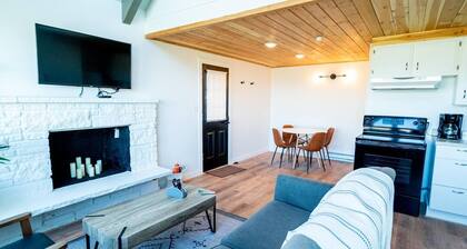 Cozy Chalet in Ocean Shores located within steps from the beach