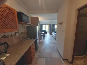 Apartment | Private kitchen | Full-sized fridge, stovetop, electric kettle, toaster - Crayfish Inn no.5 (Margate)