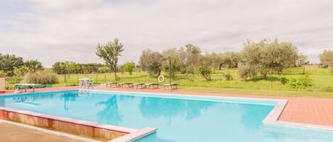 Piscina stagionale all'aperto