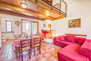 Familieleilighet, 3 soverom, peis, ved fjell (Apartment Biancospino Shared Pool for) | Oppholdsområde