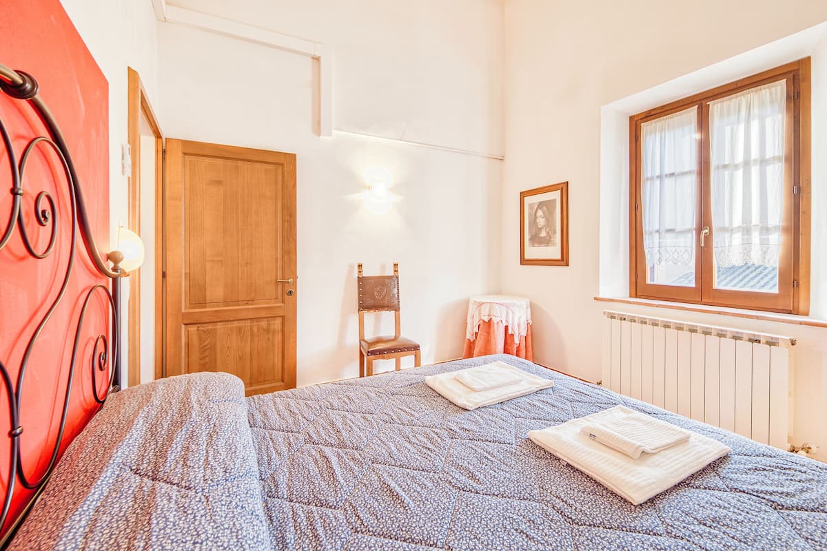 Appartement Familial, plusieurs chambres, 2 salles de bains (Rosemary apt with shared pool family)