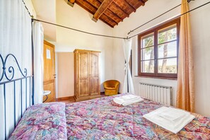 2 bedrooms, free WiFi, bed sheets - Laurel Apt With Shared Pool (Castiglione del Lago)