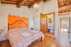 Family Apartment, 1 Bedroom, Mountainside (Thyme apt with shared pool) | 2 bedrooms, free WiFi, bed sheets - Laurel Apt With Shared Pool (Castiglione del Lago)