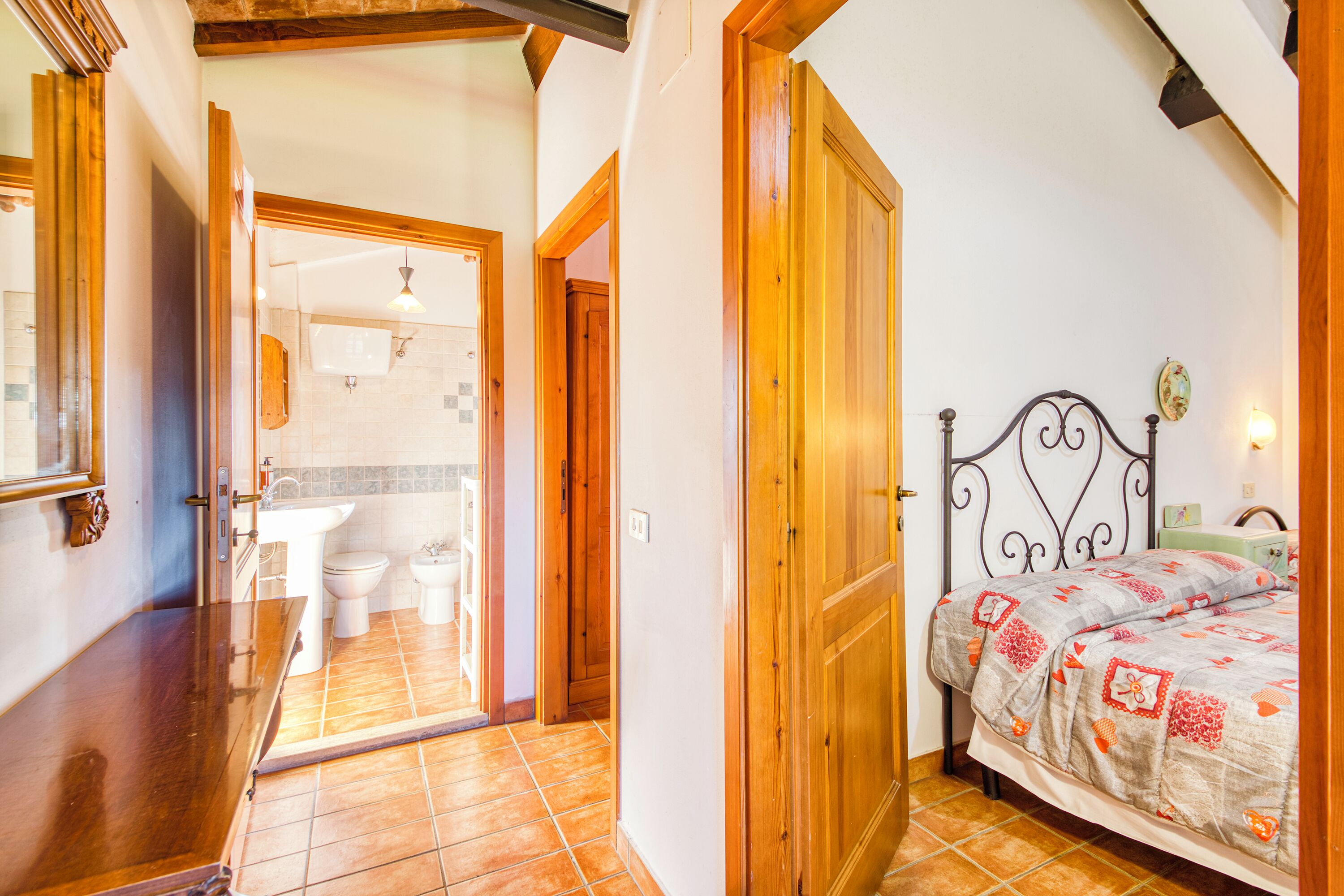 Appartement Familial, plusieurs chambres, 2 salles de bains (Juniper apt with shared pool family)