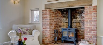 5 bedroomed farmhouse perfect for exploring Norfolk and Suffolk.