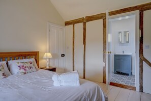 5 habitaciones, tabla de planchar con plancha y cuna de viaje 