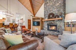 TV, fireplace, table tennis, books