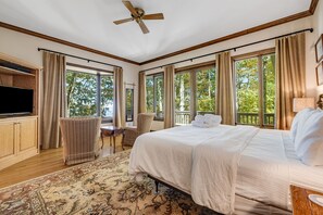 3 bedrooms, desk, iron/ironing board, free WiFi