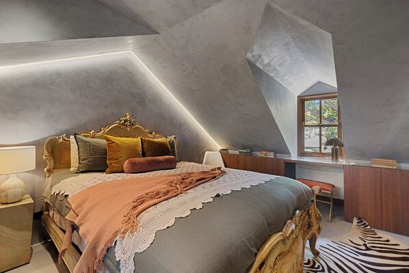 3 bedrooms, iron/ironing board, travel crib, WiFi