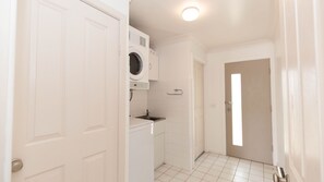 Interior - Reedy's Run - 11 Reedy's Cutting (Jindabyne)