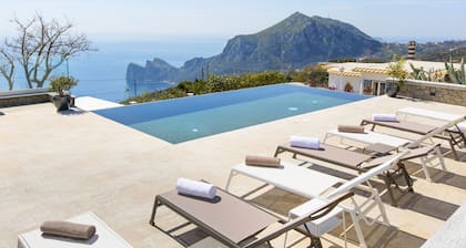 AMORE RENTALS - Villa Ligea with Private Swimming Pool, Sea View and Parking