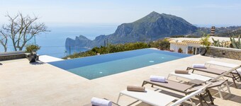 AMORE RENTALS - Villa Ligea with Private Swimming Pool, Sea View and Parking