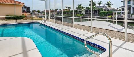 Een verwarmd zwembad