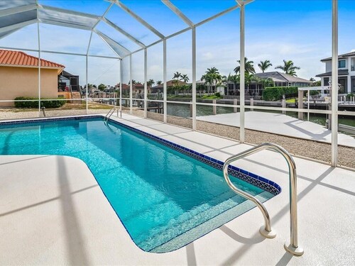 South facing lanai-Heated Pool-Walk to the Beach!