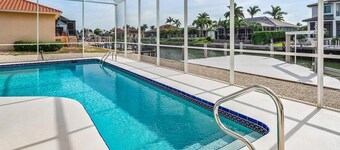 South facing lanai-Heated Pool-Walk to the Beach!