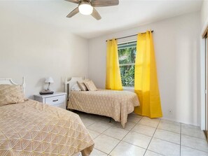 4 bedrooms, desk, iron/ironing board, WiFi