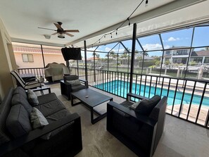 A heated pool - South facing lanai-Heated Pool-Walk to the Beach! (Marco Island)