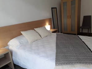 1 chambre, fer et planche à repasser, Wi-Fi gratuit, draps fournis