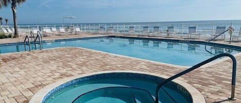 Een verwarmd zwembad