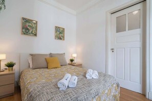 6 chambres, fer et planche à repasser, Wi-Fi, draps fournis