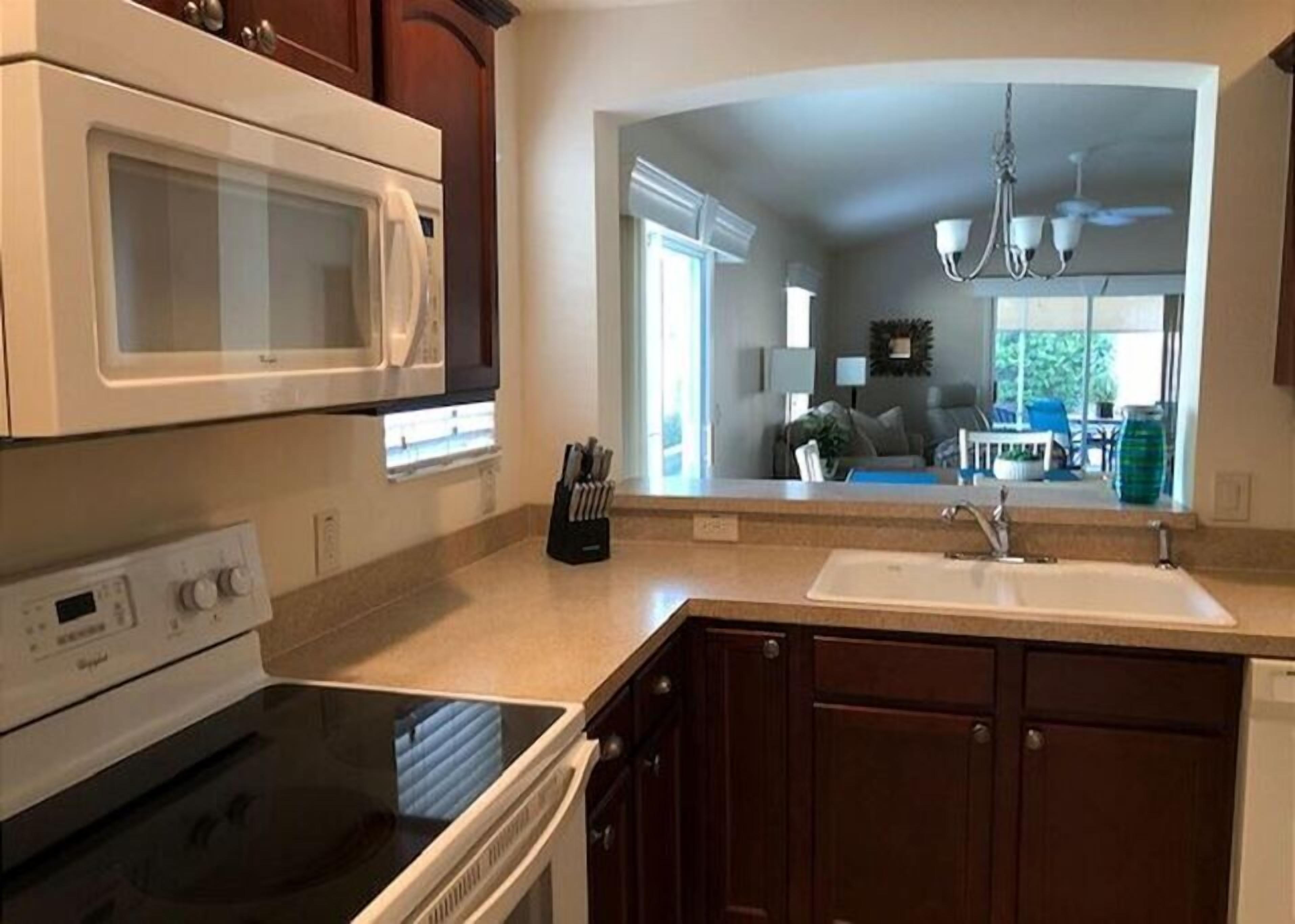 冰箱、微波炉、烤箱、炉灶