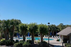 Outdoor pool - Golf views, easy access to the beach from 947 Inverness in Palmetto Dunes. (Hilton Head Island)
