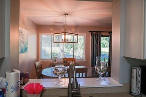 Dining - Golf views, easy access to the beach from 947 Inverness in Palmetto Dunes. (Hilton Head Island)