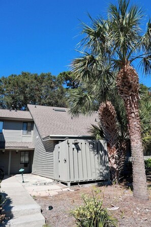 Unclassified image, 5 of 49, button