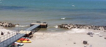 BEACH LEVEL LAKE FRONT CONDO L02-5 Queen beds.  Rent 2/3rd free use in May-ask!