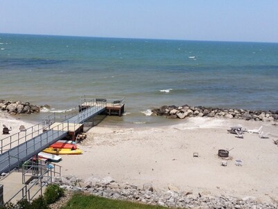 BEACH LEVEL LAKE FRONT CONDO L02-5 Queen beds.  Private beach and patio