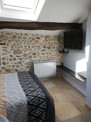 1 bedroom, iron/ironing board, bed sheets